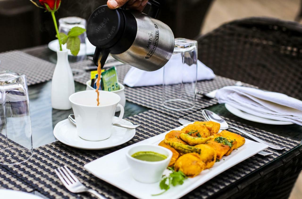 Bharawan Clarks Inn Express Amritsar Exterior foto
